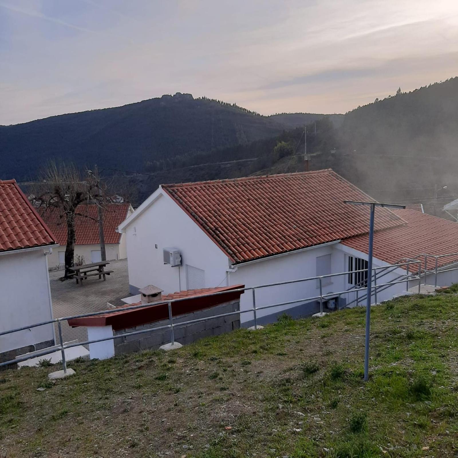 Casas Da Escola - "A Escola" - Meas Villa Pampilhosa da Serra Exteriör bild